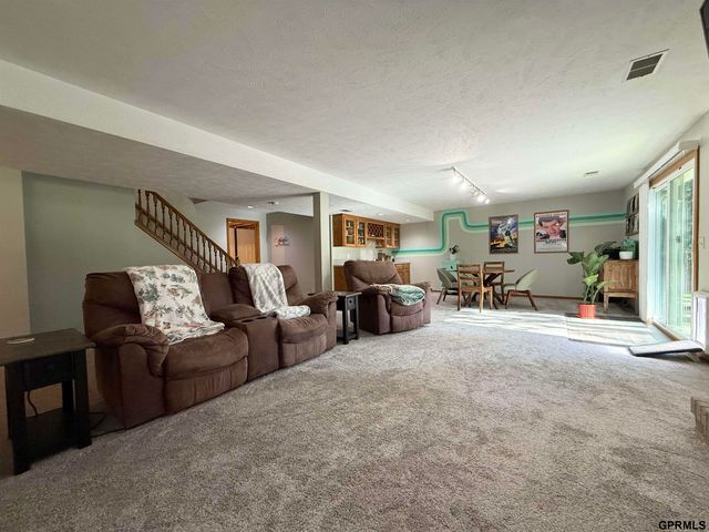 2711 N 145th Avenue, Omaha, NE 68116