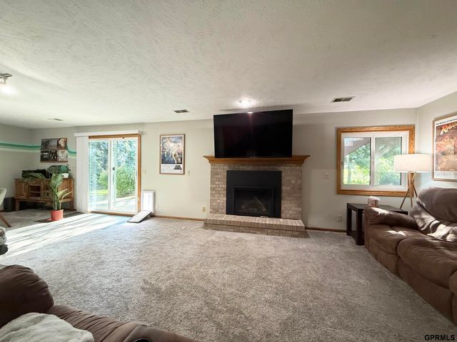 2711 N 145th Avenue, Omaha, NE 68116