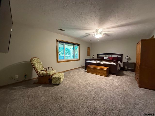 2711 N 145th Avenue, Omaha, NE 68116