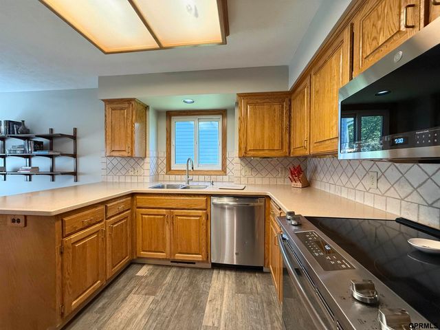 2711 N 145th Avenue, Omaha, NE 68116