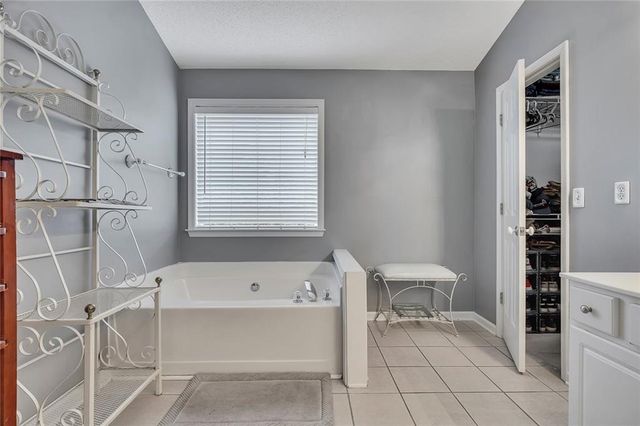4123 Glenaire Way NW, Acworth, GA 30101