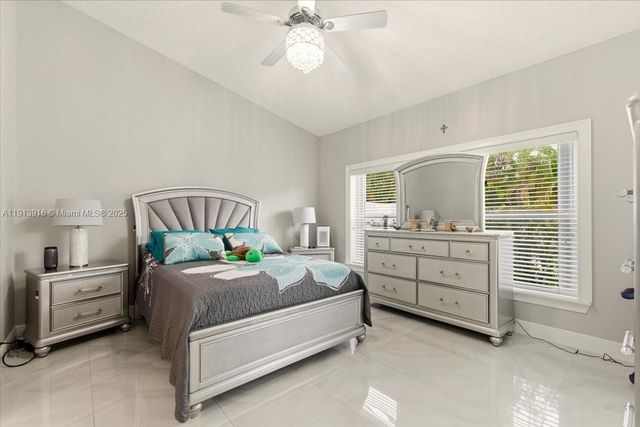 9353 Cove Point Cir, Boynton Beach, FL 33472