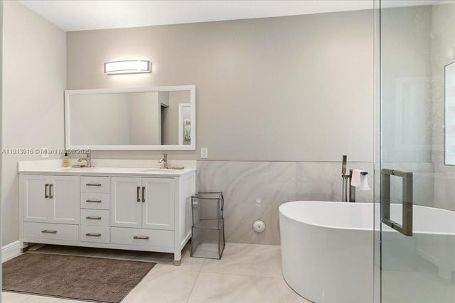 9353 Cove Point Cir, Boynton Beach, FL 33472