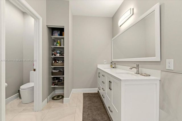 9353 Cove Point Cir, Boynton Beach, FL 33472