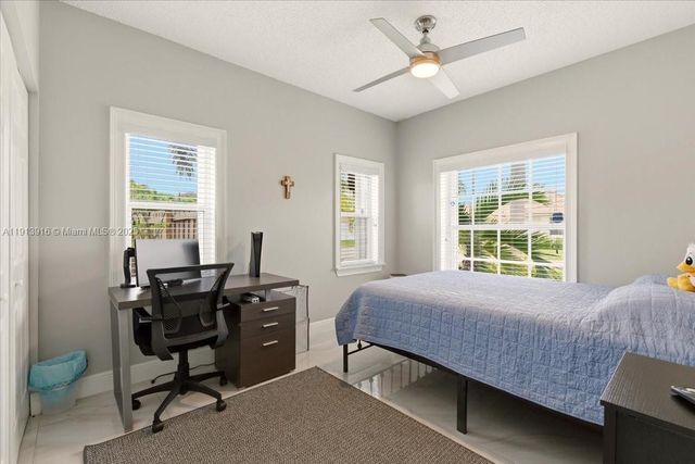 9353 Cove Point Cir, Boynton Beach, FL 33472