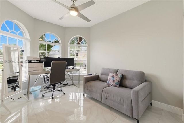 9353 Cove Point Cir, Boynton Beach, FL 33472
