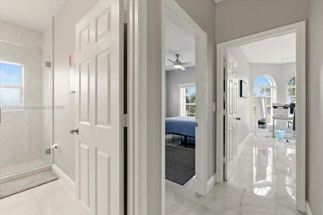 9353 Cove Point Cir, Boynton Beach, FL 33472