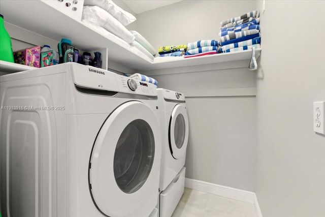 9353 Cove Point Cir, Boynton Beach, FL 33472