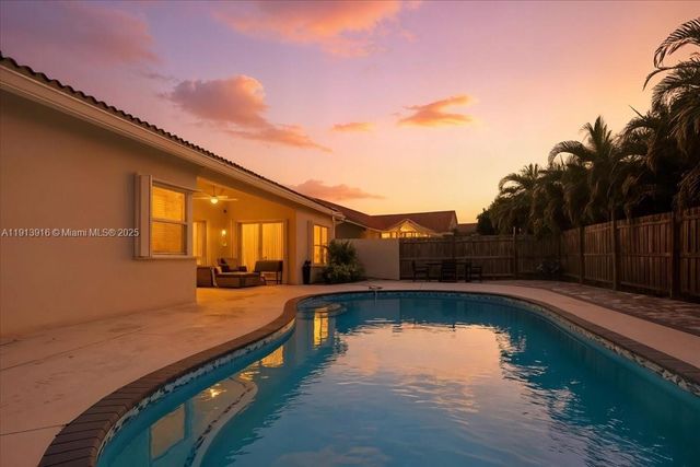 9353 Cove Point Cir, Boynton Beach, FL 33472