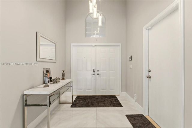 9353 Cove Point Cir, Boynton Beach, FL 33472