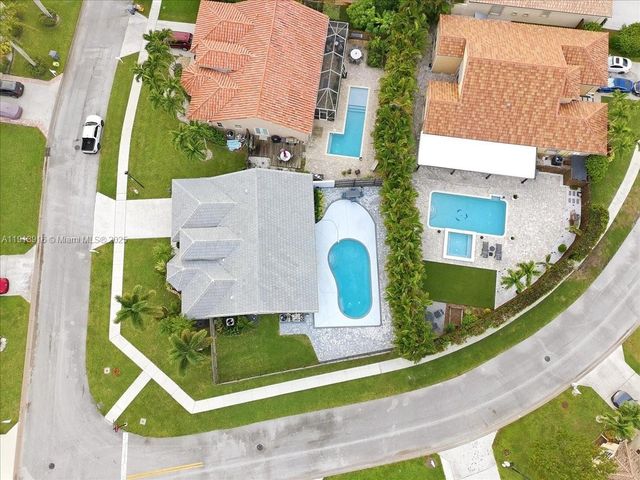 9353 Cove Point Cir, Boynton Beach, FL 33472