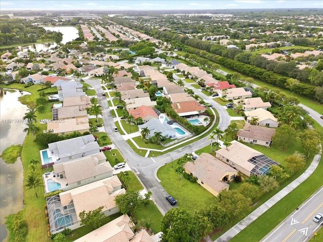 9353 Cove Point Cir, Boynton Beach, FL 33472