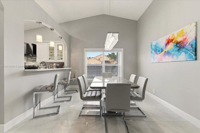 9353 Cove Point Cir, Boynton Beach, FL 33472