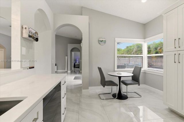 9353 Cove Point Cir, Boynton Beach, FL 33472