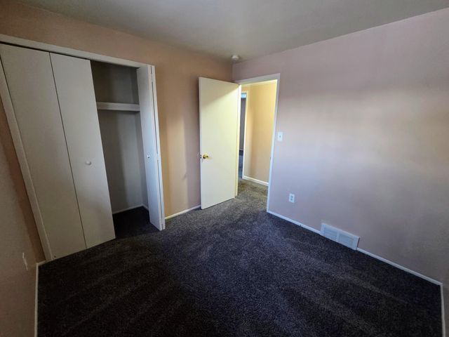 15700 Oakbrook Street, Romulus, MI 48174