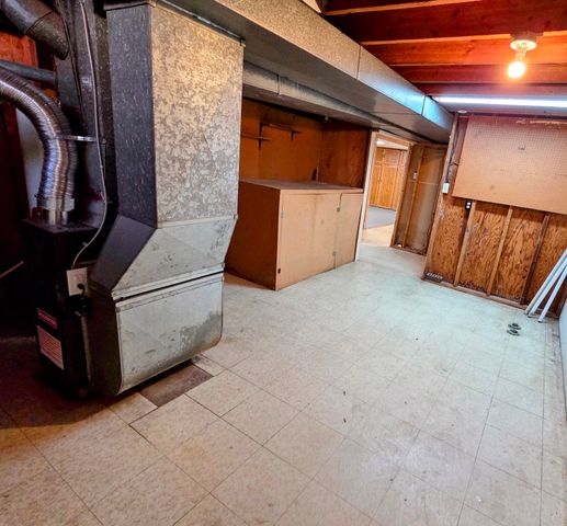 15700 Oakbrook Street, Romulus, MI 48174