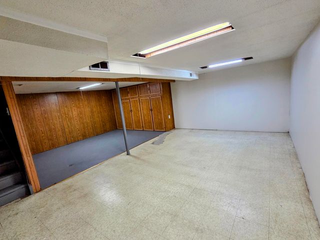 15700 Oakbrook Street, Romulus, MI 48174