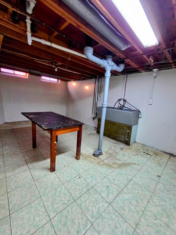 15700 Oakbrook Street, Romulus, MI 48174