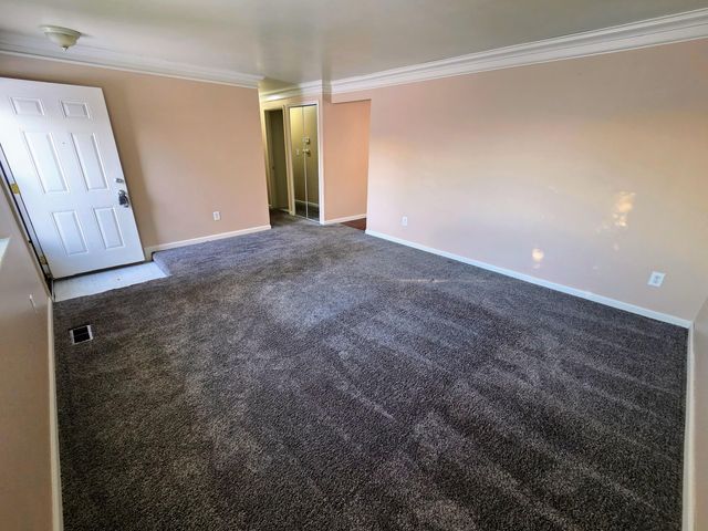 15700 Oakbrook Street, Romulus, MI 48174