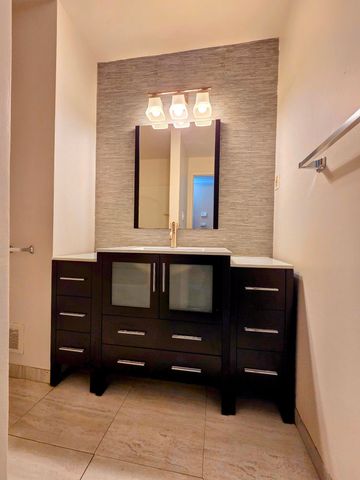 15700 Oakbrook Street, Romulus, MI 48174