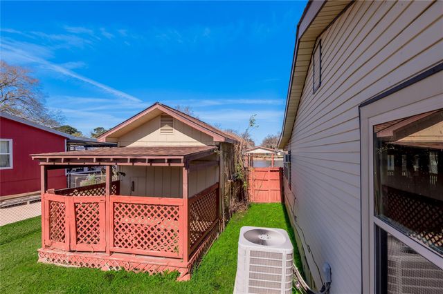 53 Lake View Drive, Huntsville, TX 77320