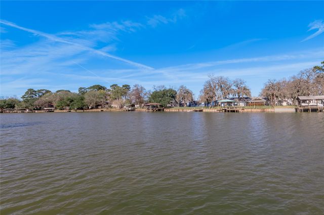 53 Lake View Drive, Huntsville, TX 77320