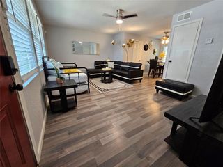 7886 Hamlet St, Houston, TX 77078