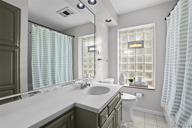 9209 Lucia Drive, St Louis, MO 63123