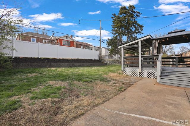 9209 Lucia Drive, St Louis, MO 63123