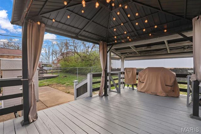 9209 Lucia Drive, St Louis, MO 63123