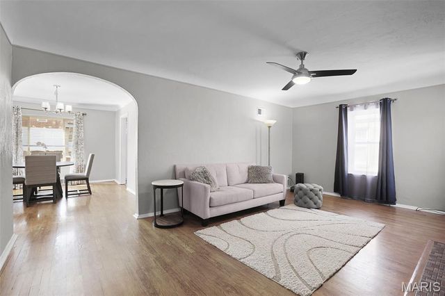 9209 Lucia Drive, St Louis, MO 63123