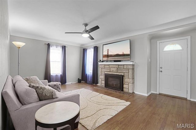 9209 Lucia Drive, St Louis, MO 63123