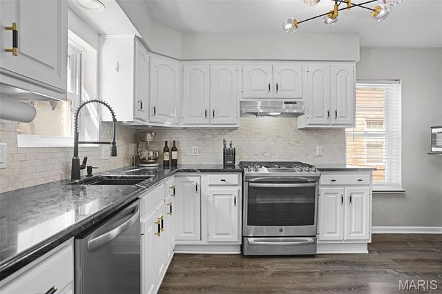 9209 Lucia Drive, St Louis, MO 63123