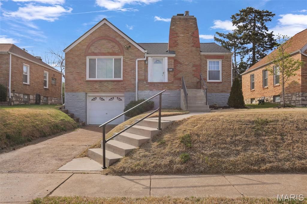 9209 Lucia Drive, St Louis, MO 63123