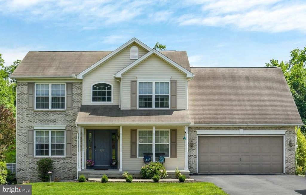 920 VALLEY RD, Enola, PA 17025