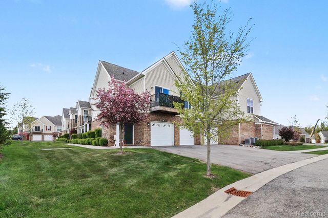 9864 Ridge Run Street, Hartland Township, MI 48855