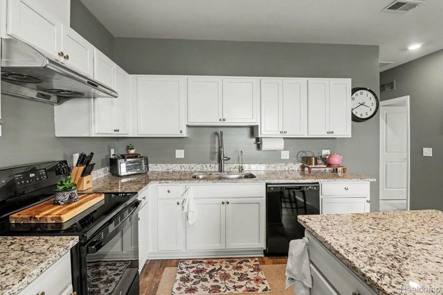 9864 Ridge Run Street, Hartland Township, MI 48855