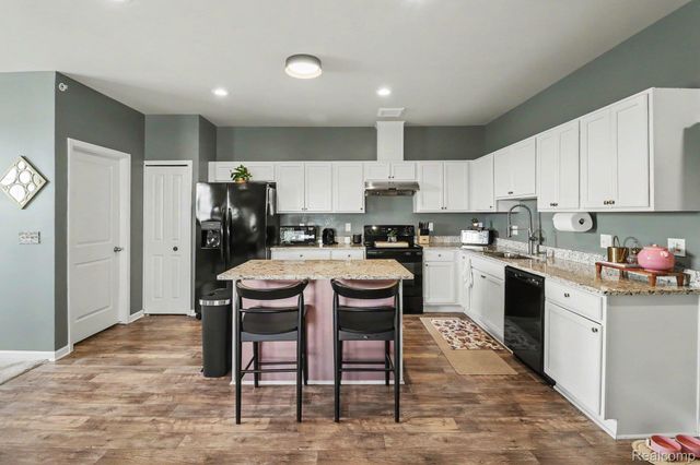 9864 Ridge Run Street, Hartland Township, MI 48855