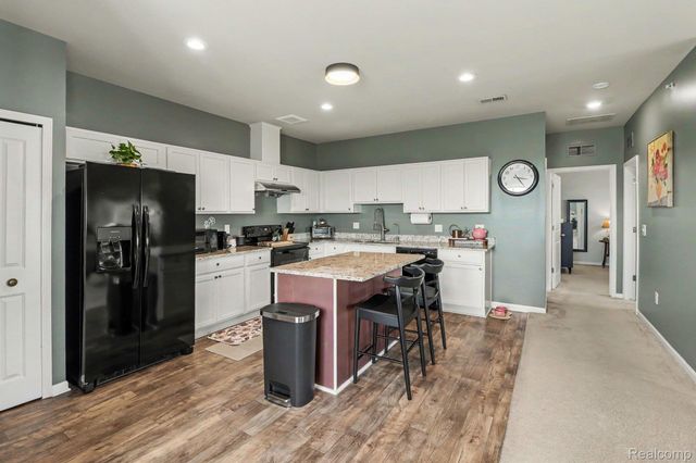 9864 Ridge Run Street, Hartland Township, MI 48855