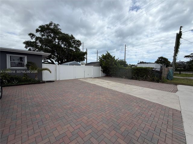 414 SW 2nd Ter 0, Dania Beach, FL 33004