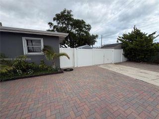 414 SW 2nd Ter 0, Dania Beach, FL 33004