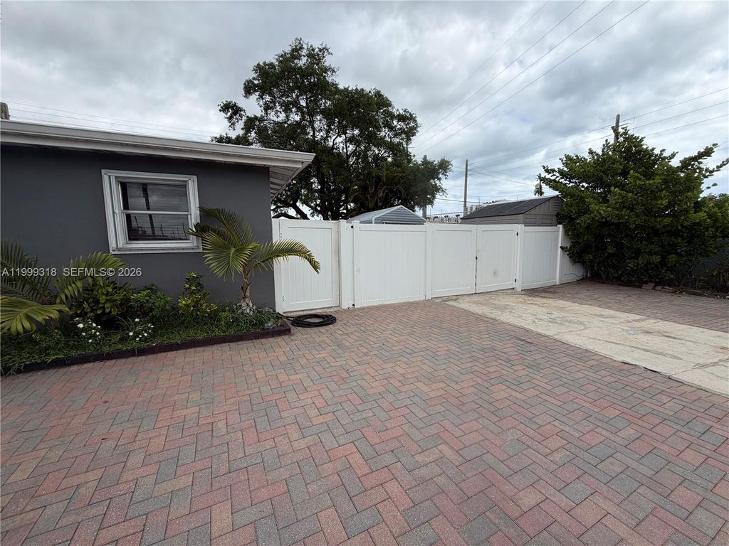 414 SW 2nd Ter 0, Dania Beach, FL 33004
