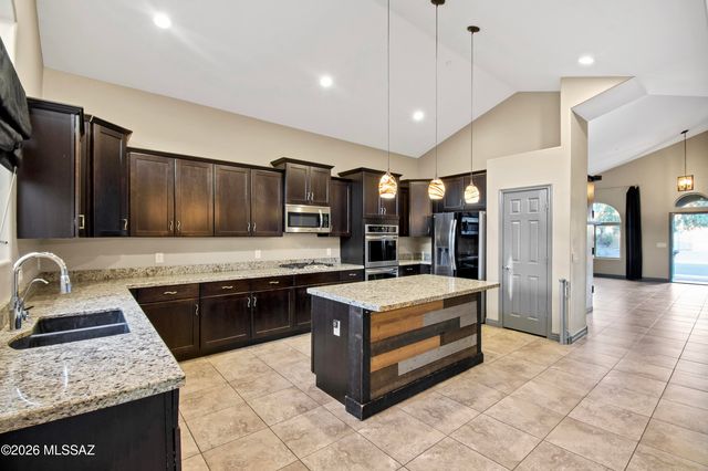 8728 W Hanbury Road, Marana, AZ 85653