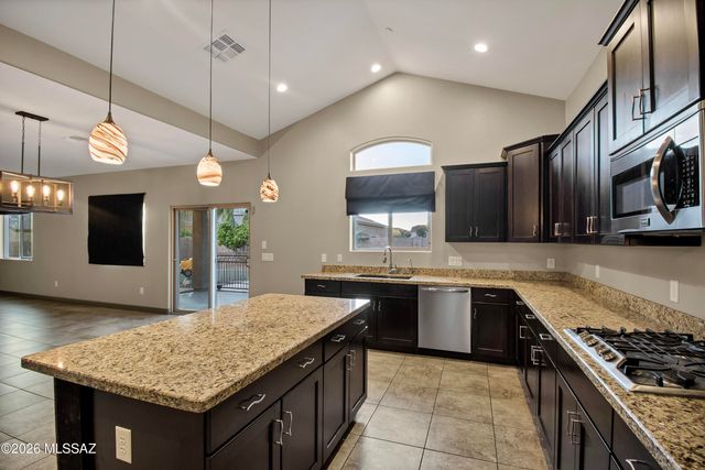 8728 W Hanbury Road, Marana, AZ 85653