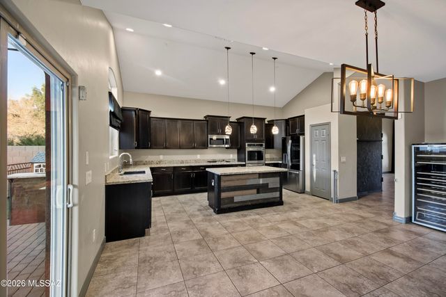 8728 W Hanbury Road, Marana, AZ 85653