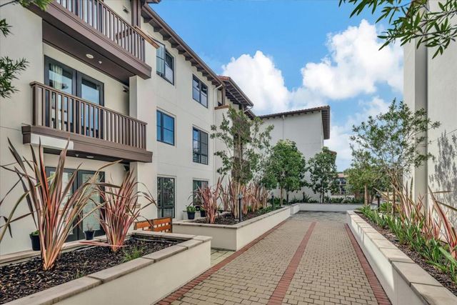 657 Walnut Street 437, San Carlos, CA 94070