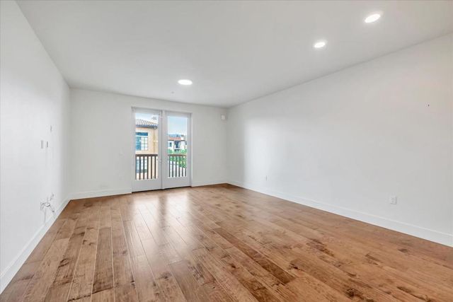 657 Walnut Street 437, San Carlos, CA 94070