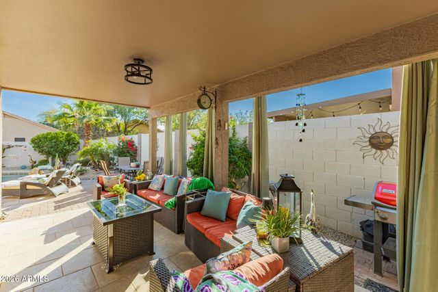 157 W SADDLE Way, San Tan Valley, AZ 85143