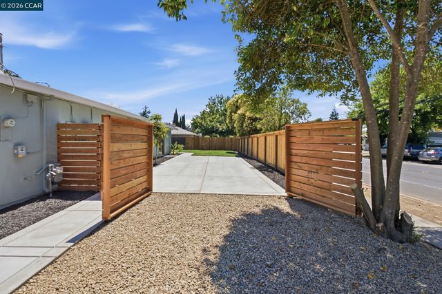 3998 Salem St, Concord, CA 94521