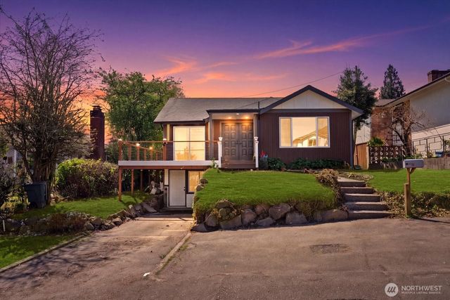7915 S Lakeridge Drive, Seattle, WA 98178